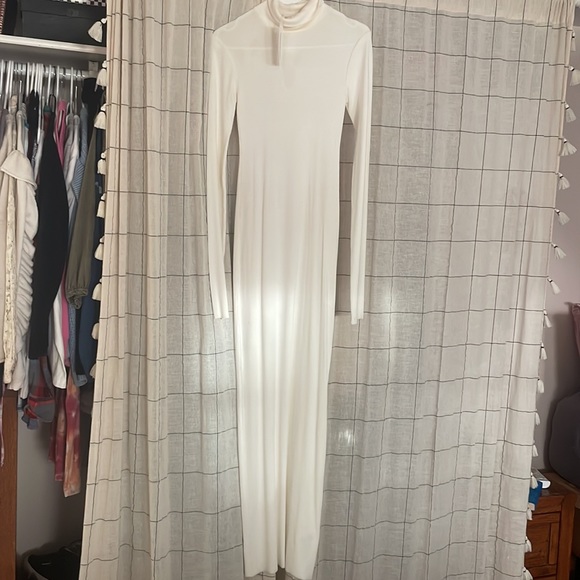 Eterne: LONG SLEEVE TURTLENECK DRESS MAXI CREAM - Picture 6 of 11